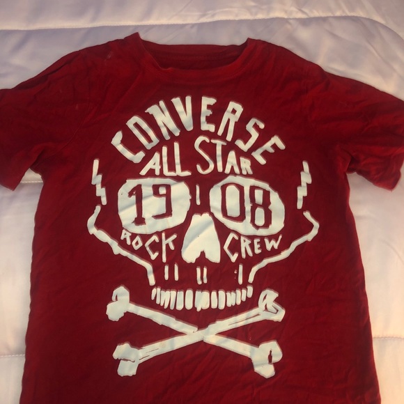 red converse shirt